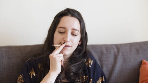 有关享受, 大麻文化, 女人的免费素材视频