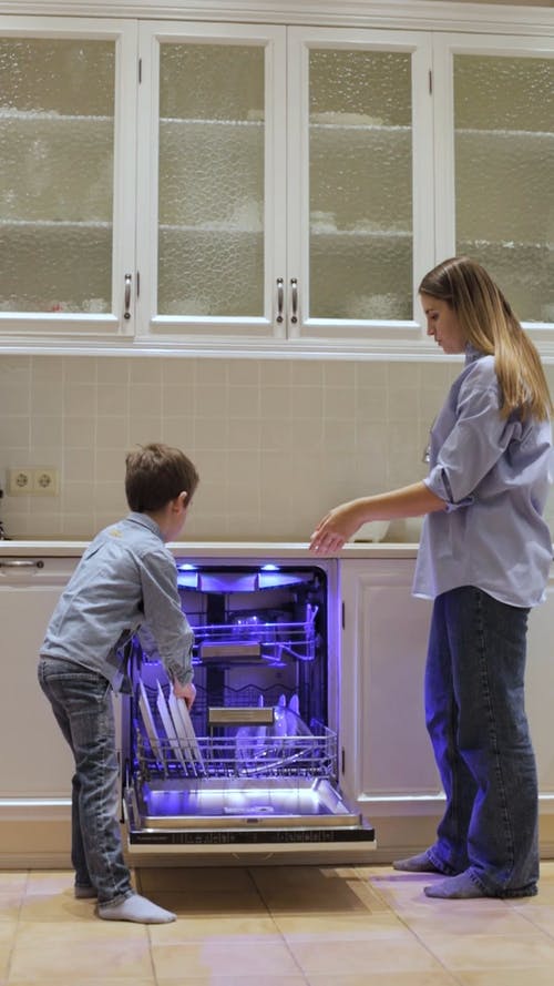 有关儿子, 团队合作, 垂直视频的免费素材视频