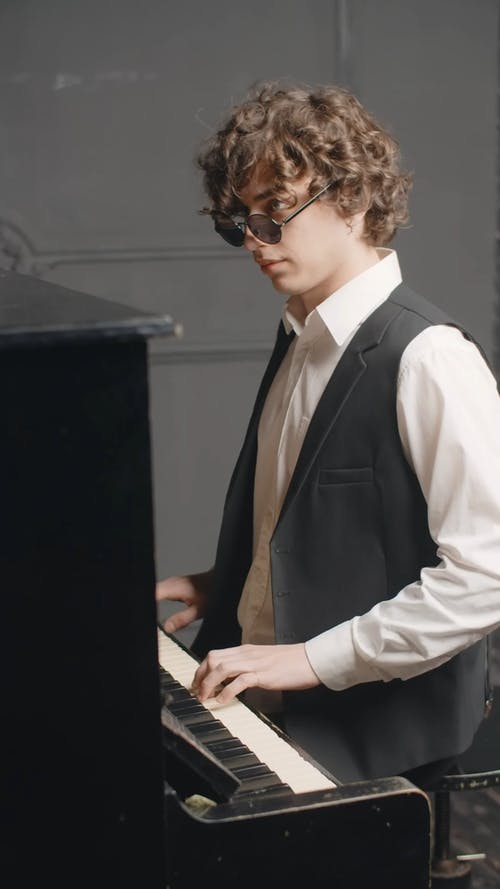 有关人, 垂直视频, 墨镜的免费素材视频