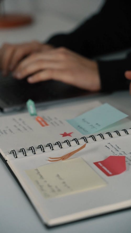 有关便利贴, 启动, 垂直视频的免费素材视频