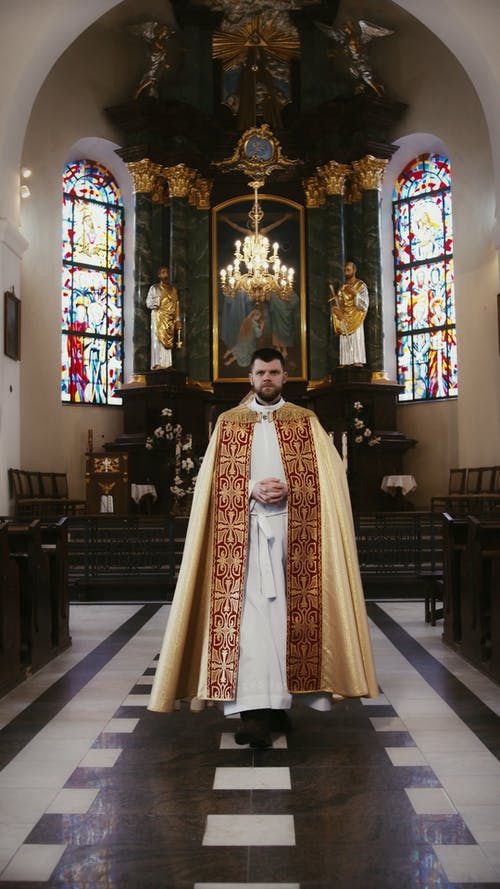 有关chasuble, 人, 双手合十的免费素材视频