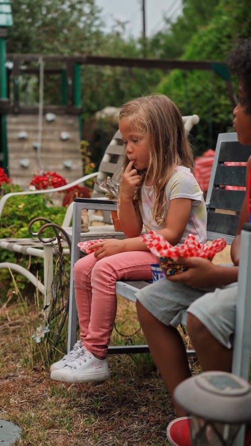 有关儿童, 可爱, 坐的免费素材视频