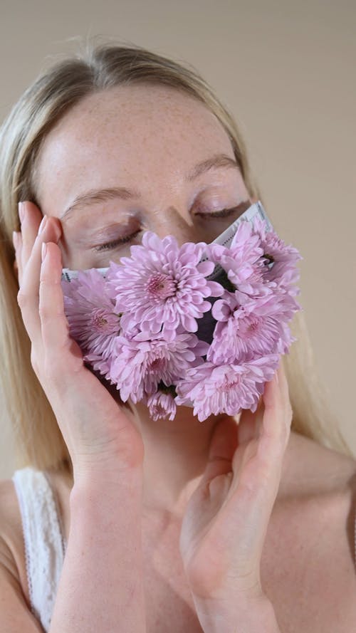 有关保护, 垂直视频, 女人的免费素材视频