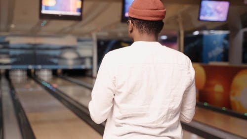 有关（顶部有小羊毛球的）羊毛帽子, 一起, 休闲的免费素材视频