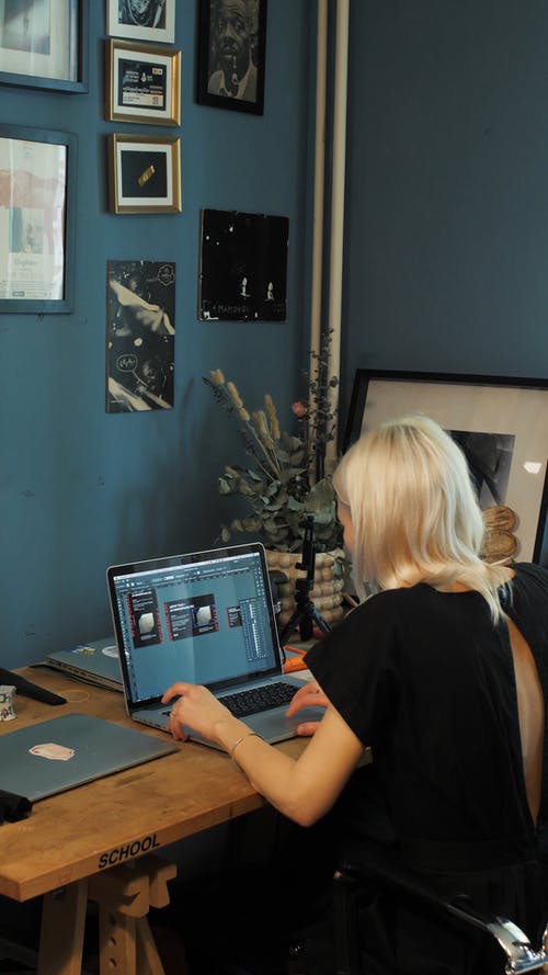 有关在家工作, 垂直视频, 女人的免费素材视频