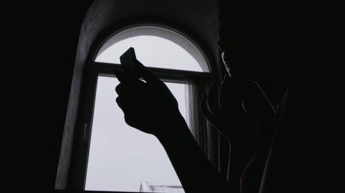 有关人, 接触, 漆黑的免费素材视频