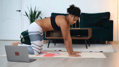 有关＃室内, 主动穿着, 伸展的免费素材视频