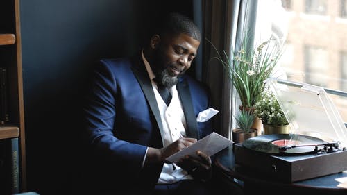 有关信封, 唱盘, 坐的免费素材视频