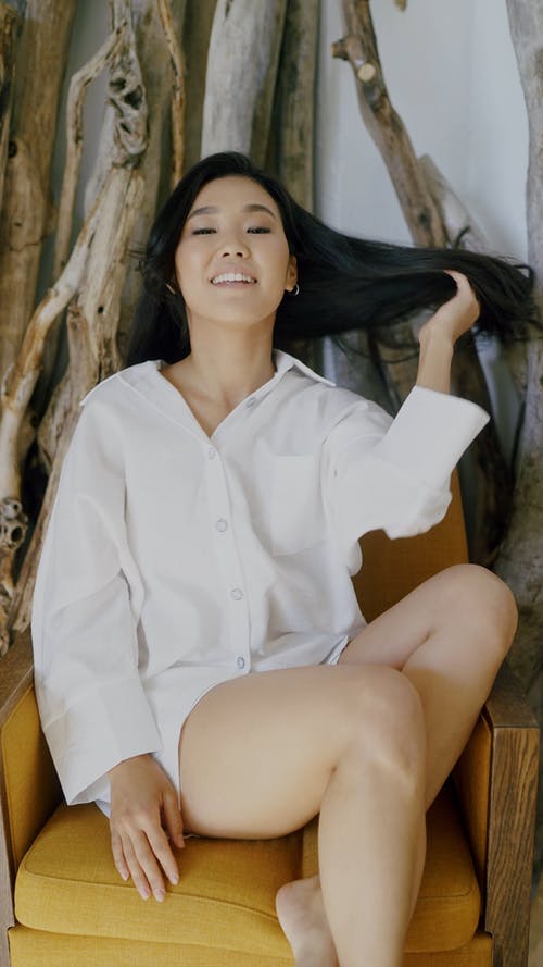 有关分支机构, 垂直视频, 女人的免费素材视频