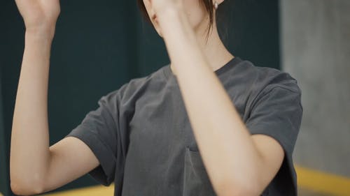 有关冷静, 双手合十, 室内的免费素材视频