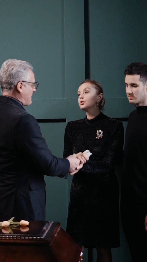 有关亲戚们, 儿子, 垂直视频的免费素材视频