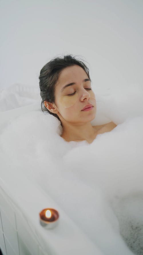 有关咖啡色头发的女人, 垂直视频, 女性的免费素材视频