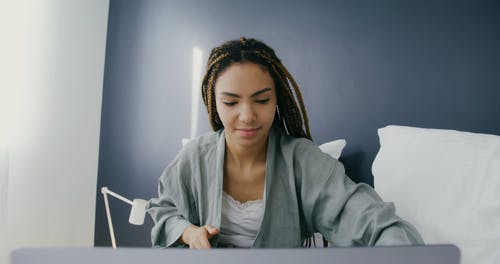 有关健康, 前额, 在家的免费素材视频