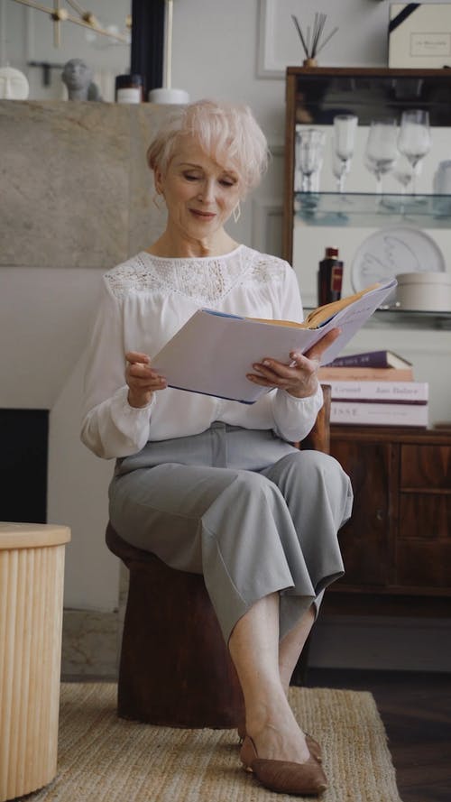 有关休闲, 坐, 垂直视频的免费素材视频