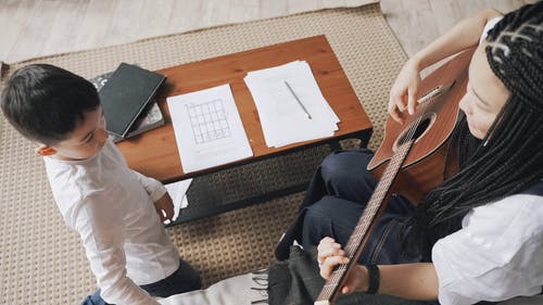 有关人, 原声吉他, 吉他弦的免费素材视频