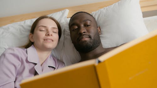 有关booklovers, 一对, 一起的免费素材视频