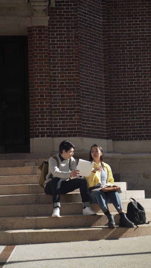 有关人, 回顾, 坐的免费素材视频