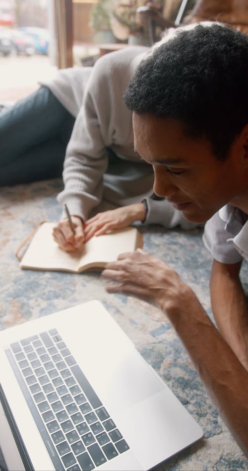 有关人, 垂直视频, 多样化的免费素材视频