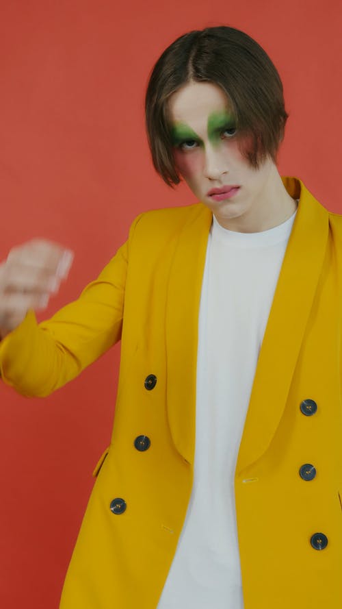 有关人, 化妆, 垂直视频的免费素材视频