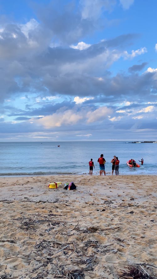 有关伸出援手, 团队, 垂直视频的免费素材视频