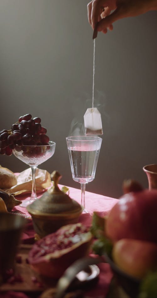 有关垂直视频, 手指, 抽烟的免费素材视频