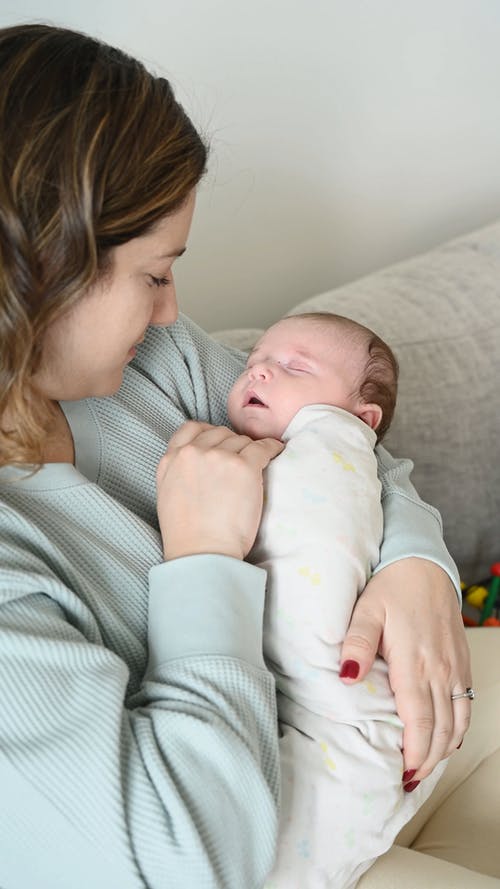 有关垂直视频, 女人, 婴儿的免费素材视频