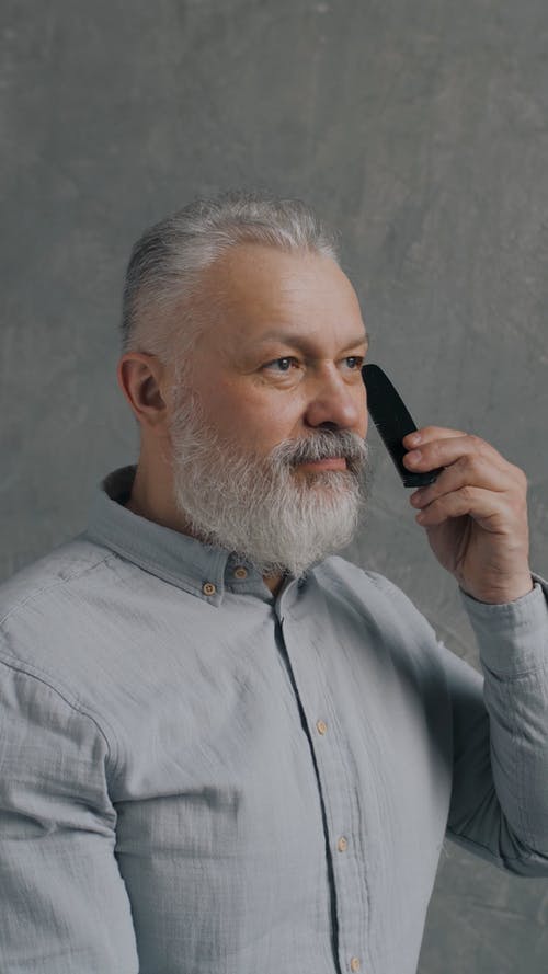 有关垂直视频, 有胡子的, 梳子的免费素材视频