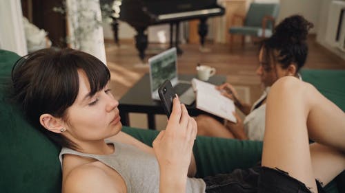 有关人, 个人电脑, 公寓的免费素材视频