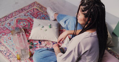 有关便士板, 坐, 女人的免费素材视频