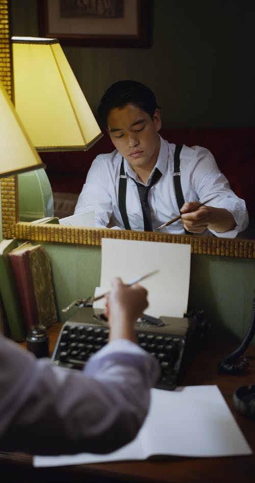 有关人, 反射, 坐的免费素材视频