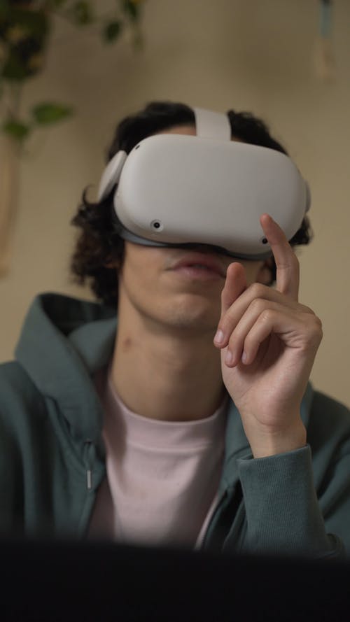 有关vr耳机, 人, 坐的免费素材视频