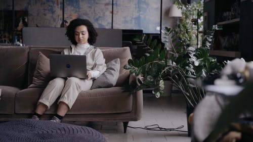 有关人, 坐, 女人的免费素材视频