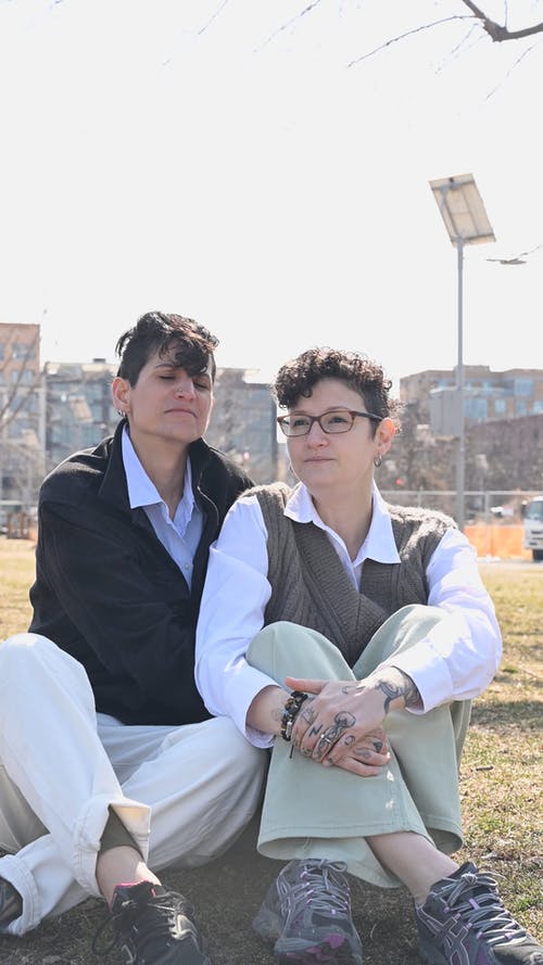 有关LGBT-H, 坐, 垂直视频的免费素材视频