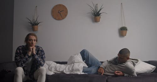 有关一对, 人, 坐的免费素材视频