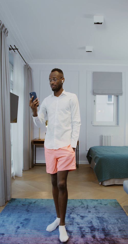 有关在家, 地毯, 垂直视频的免费素材视频