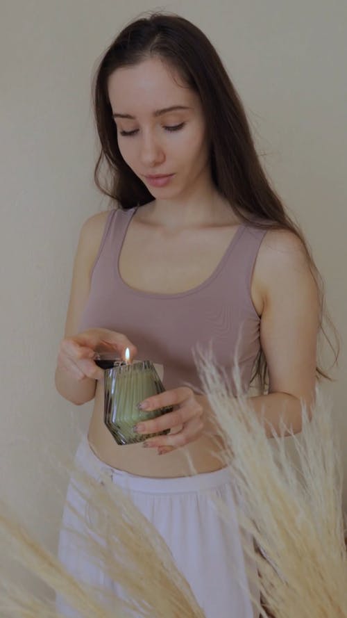 有关光鲜亮丽, 咖啡色头发的女人, 垂直视频的免费素材视频