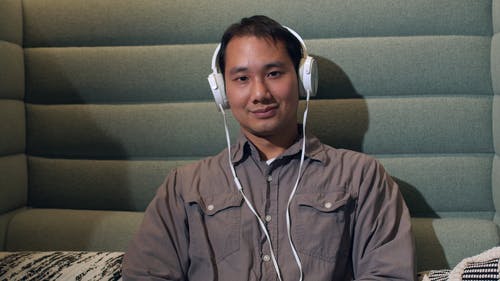 有关人, 凝视, 双手紧握的免费素材视频