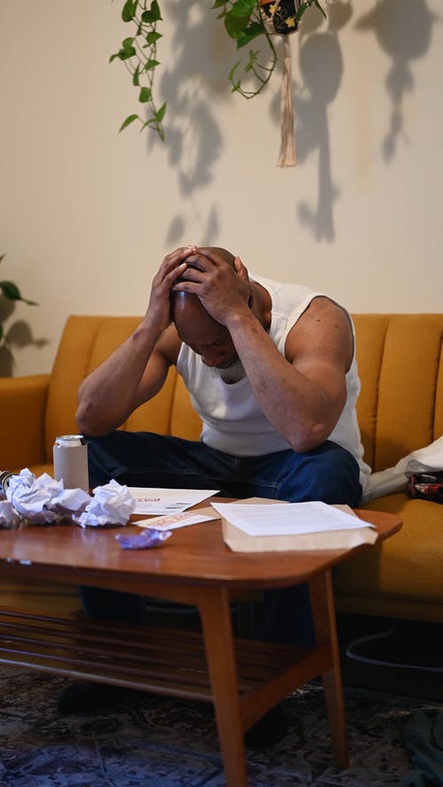 有关人, 伤心, 在家的免费素材视频