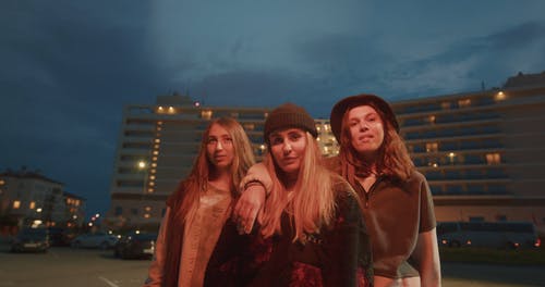 有关一起, 女性, 建筑的免费素材视频