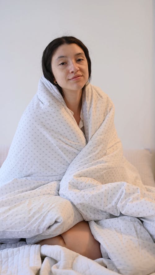 有关人, 冷, 垂直视频的免费素材视频