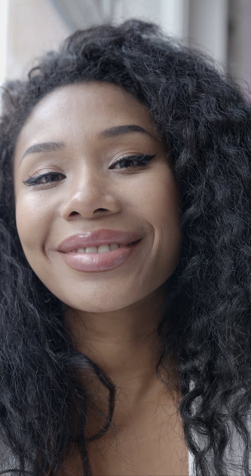 有关人, 垂直视频, 微笑的免费素材视频