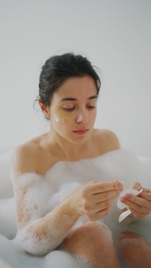 有关咖啡色头发的女人, 垂直视频, 女性的免费素材视频