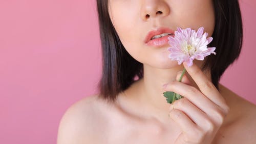 有关嘴唇, 女人, 手指的免费素材视频