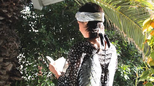 有关咖啡色头发的女人, 工厂, 年轻女子的免费素材视频