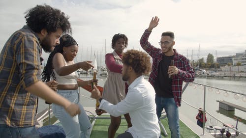 有关享受, 人, 啤酒的免费素材视频