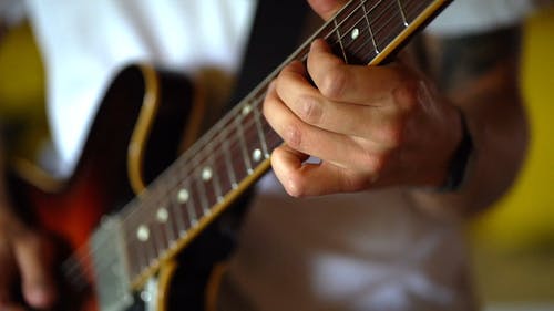 有关弹拨, 手, 播放的免费素材视频