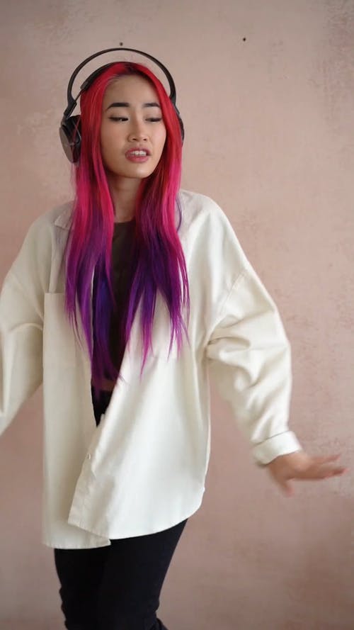 有关享受, 听音乐, 垂直视频的免费素材视频