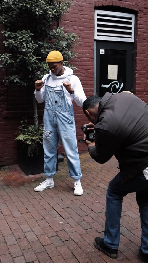 有关休闲装, 合作, 垂直视频的免费素材视频