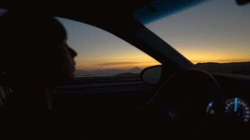 有关动车, 在路上, 女人的免费素材视频