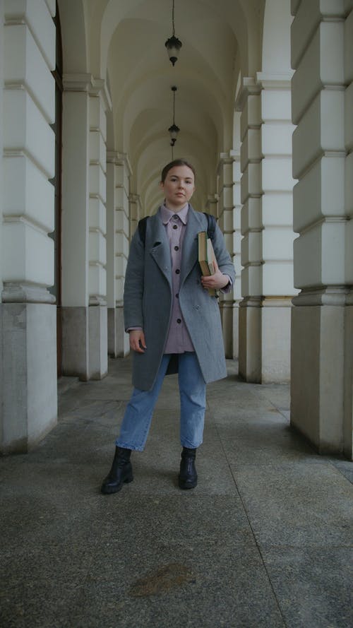 有关列, 垂直视频, 女人的免费素材视频